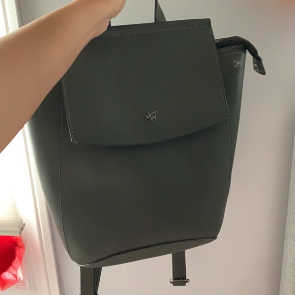 Vegan leather green backup & convertible purse - Picture 3 of 7